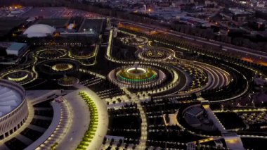 Krasnodar, Rusya. Krasnodar Stadyumu, Krasnodar parkında bir futbol stadyumudur. Şehir ışıkları. 4K