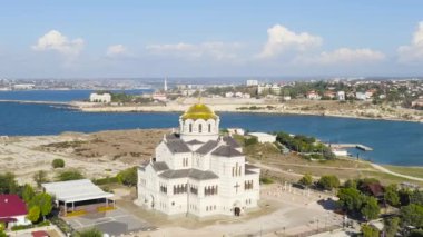 Sivastopol, Kırım. Chersonesos 'taki the the the the the the the Hughmirsky Cathedral. Chersonesus Tauric - Kırım kıyısındaki Herkül yarımadasında antik Yunanlılar tarafından kuruldu. 4K