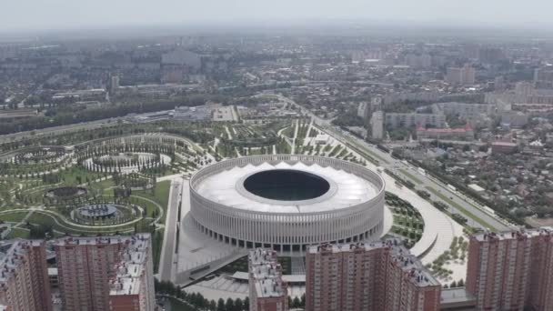 Krasnodar, Russie, Krasnodar - stade de football du club éponyme dans la ville de Krasnodar. Public Park Krasnodar (Galitsky Park). Vue aérienne d'été. 4K — Video