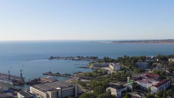 Kerch, Krim. Utsikt över den nya Krimbron. Klart väder. 4K — Stockvideo