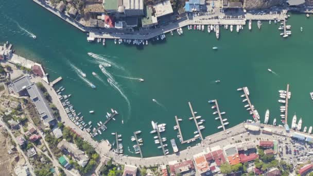 Sebastopoli, Crimea. Balaklava Bay con yacht e barche da diporto. 4K — Video Stock