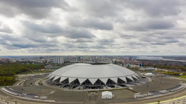Samara, Rusia. Samara Arena. Estadio. Clima nublado. Caída. 4K — Vídeos de Stock