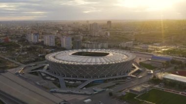 Volgograd, Rusya. Volgograd Arena, ROTOR Stadı. Gün batımını izle. 4K