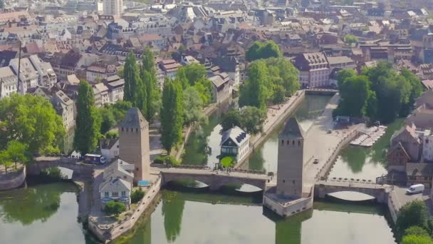 Dolly zoom. Straßburg, Frankreich. Viertel Petite France, Vauban Damm — Stockvideo