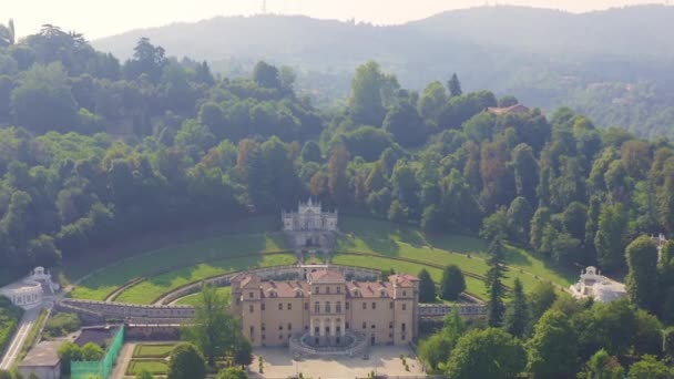 Dolly zoom. Turim, Itália. Villa della Regina com parque — Vídeo de Stock