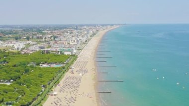 Dolly zoom. İtalya, Jesolo. Lido di Jesolo (veya Jesolo Lido), Venedik 'in Jesolo şehrinin plaj bölgesi.