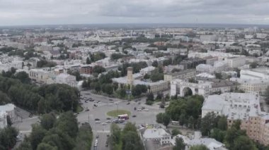 Rusya, Yaroslavl. Yaroslavl Kızıl Meydanı 'ndaki Lenin anıtı. 4K