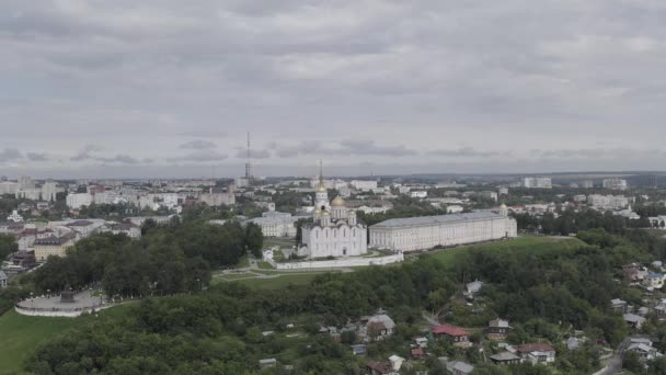 Rusya, Vladimir. Vladimir 'deki Dormition Katedrali (Assumption Cathedral) Rus Ortodoks Kilisesi Vladimir Metropolitan Katedrali. 4K — Stok video