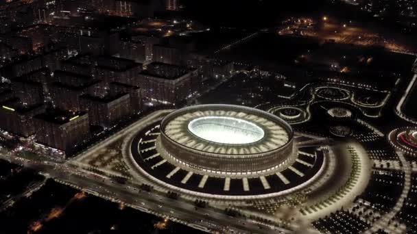 Krasnodar, Russland. Krasnodar - Fußballstadion des gleichnamigen Klubs in der Stadt Krasnodar. Öffentlicher Park Krasnodar (Galitsky Park). Nachts. 4K — Stockvideo