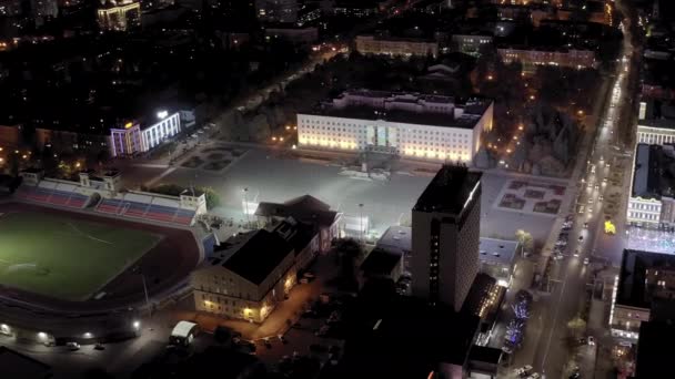 Stavropol, Russie. Place Lénine. Stade Dynamo, Douma du territoire de Stavropol. Bonne nuit. 4K — Video