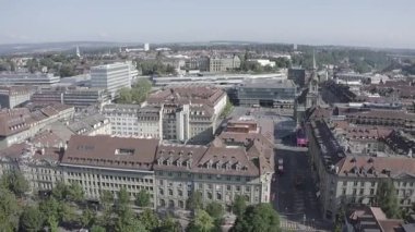 Bern, İsviçre. Federal Saray 'a erişimi olan Merkez İstasyonu - Bundeshaus