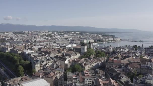 Ginebra, Suiza. Vuelo sobre la ciudad. Catedral de Ginebra. 4K — Vídeos de Stock