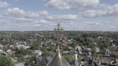 Pereslavl-Zalessky, Rusya. Aziz Nicholas Pereslavsky Manastırı. Bulutlu bir yaz. 4K