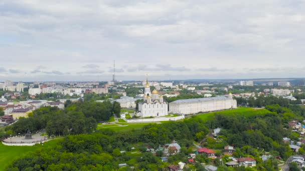 Rússia, Vladimir. Catedral da Dormição em Vladimir (Catedral da Assunção) Catedral do Metropolitanato Vladimir da Igreja Ortodoxa Russa. 4K — Vídeo de Stock