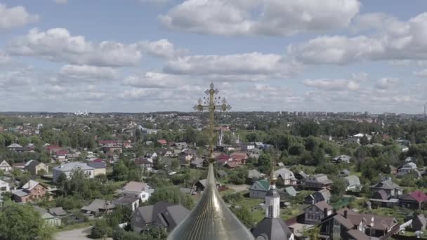 Pereslavl-Zalessky, Rusia. Monasterio de San Nicolás Pereslavski. Clima nublado, verano. 4K — Vídeo de stock