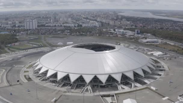 Самара, Росія. Стадіон "Самара Арена". Осінні хмари. 4K — стокове відео