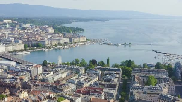 ドリーズームだ。スイスのジュネーヴ。市内中心部を飛行します。ジュネーヴ湖 — ストック動画