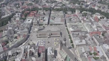 Krakow, Polonya. Ana Meydan. 13. yüzyılın büyük şehir meydanı. Tarihi merkezin manzarası. 4K