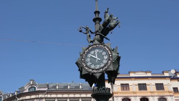Καζάν, Ρωσία. Ρολόι στην οδό Μπάουμαν. Πλατεία Tukay. 4K — Αρχείο Βίντεο