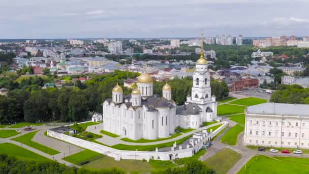 Rusya, Vladimir. Vladimir 'deki Dormition Katedrali (Assumption Cathedral) Rus Ortodoks Kilisesi Vladimir Metropolitan Katedrali. 4K — Stok video