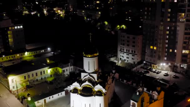 Ivanovo, Russia. Volo notturno sul centro della città di Ivanovo. Tempio della Trinità vivificante. 4K — Video Stock