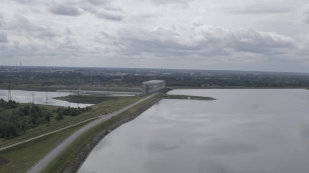 ロシアのリビンスク。Rybinsk水力発電所の空中ビュー。4K — ストック動画