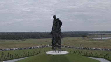 Rzhev, Rusya. Rzhev Anıtı, 1942-1943 yılları arasında Rzhev yakınlarında ölen Sovyet askerlerinin anısına adanmıştır. 4K