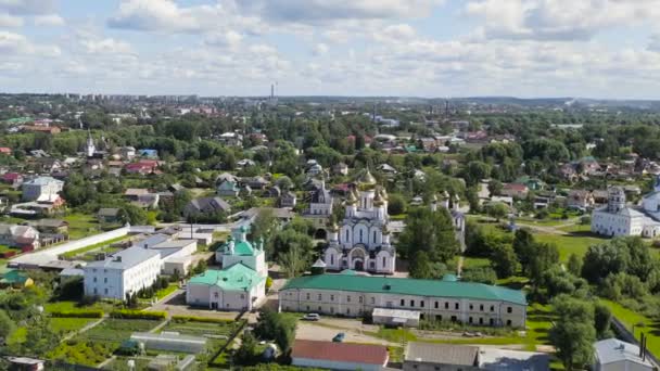 Pereslawl-Salesski, Russland. Das St. Nikolaus Pereslawski-Kloster. Bewölktes Wetter, Sommer. 4K — Stockvideo