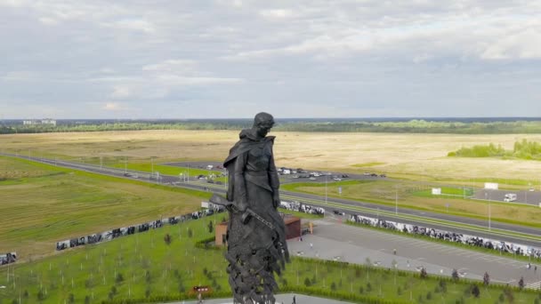 俄罗斯，Rzhev 。Rzhev纪念苏联士兵纪念碑（英语：Rzhev Memorial to the Soviet soldier）是为了纪念1942年至1943年在Rzhev附近战役中阵亡的苏联士兵。4K — 图库视频影像