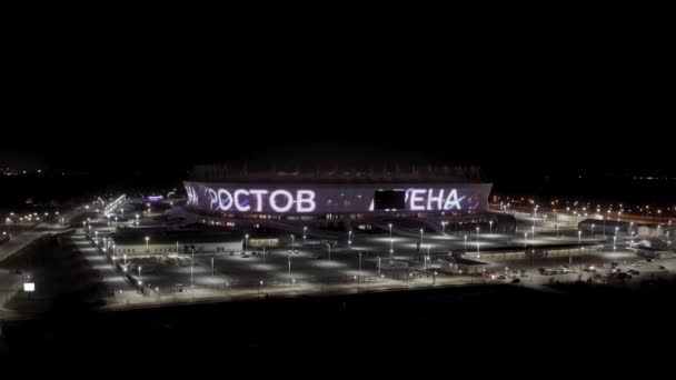 Rostov-sul-Don, Russia. Rostov Arena o Rostov-Arena - uno stadio di calcio a Rostov-on-Don, costruito nel 2018 per ospitare le partite di Coppa del Mondo. Di notte. 4K — Video Stock