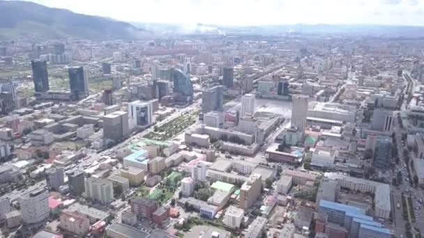 Mongoliet, Ulaanbaatar. Panorama över den centrala delen av huvudstaden från luften — Stockvideo