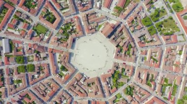Palmanova, Udine, İtalya. Döneminin örnek niteliğinde bir takviye projesi 1593 yılında başlatıldı. 4K