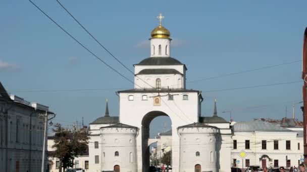 Rusland, Vladimir. De Gouden Poort is een monument van oude Russische architectuur gelegen in de stad Vladimir. UNESCO werelderfgoed. 4K — Stockvideo