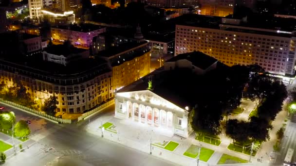 Βορόνεζ, Ρωσία. Πλατεία Λένιν. Κρατική Όπερα και Μπαλέτο του Βορονέζ. Νυχτερινή θέα. 4K — Αρχείο Βίντεο