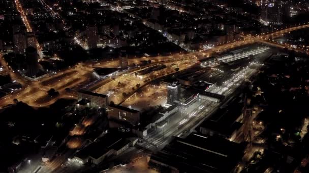 Rostov-on-Don, Rússia. Estação caminho de ferro Rostov-Glavny. Vista noturna da cidade. 4K — Vídeo de Stock