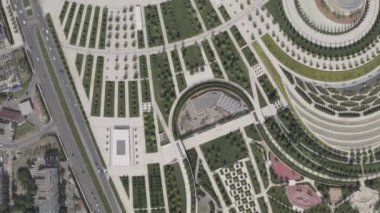 Krasnodar, Rusya, Krasnodar - Krasnodar şehrindeki isimsiz kulübün futbol stadyumu. Halk Parkı Krasnodar (Galitsky Parkı). Yaz havası manzarası. 4K