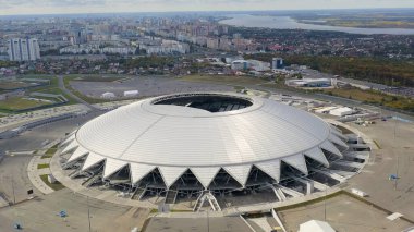 Samara, Rusya - 20 Eylül 2020 Samara Arena Stadyumu. Sonbahar bulutları, Hava Görünümü  