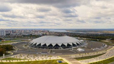 Samara, Rusya - 20 Eylül 2020 Samara Arena Stadyumu. Sonbahar bulutları, Hava Görünümü  