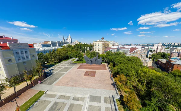 Voronezh, Rusya - 23 Ağustos 2020: Zafer Meydanı. Zafer Meydanı 'nda Stele. Voronezh 'in Kurtarıcıları Anıtı