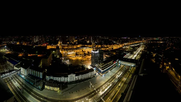 ロストフ ロシア 2020年8月26日 鉄道駅ロストフ グラヴニー 街の夜景 空中風景 — ストック写真