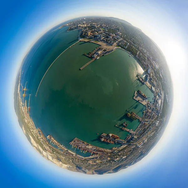 俄罗斯新罗西斯克 城市的中心部分 新罗西斯克湾的港口360度航空全景小行星 — 图库照片