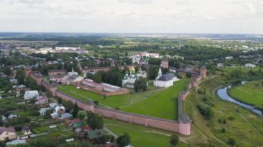 Suzdal, Rusya. Uçuş. Aziz Euthymius 'un Kurtarıcı Manastırı. Spaso-Evfimiev Manastırı 'ndaki Tanrı' nın Dönüşümü Katedrali. 4K