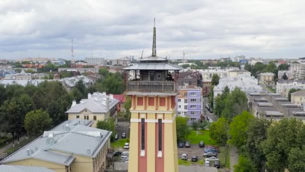Rússia, Yaroslavl. Corpo de Bombeiros Não. 1, Torre de Observação. 4K — Vídeo de Stock