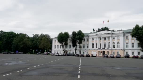 Ρωσία, Yaroslavl. Σοβιετική Πλατεία. Κυβέρνηση της περιφέρειας Yaroslavl. 4K — Αρχείο Βίντεο