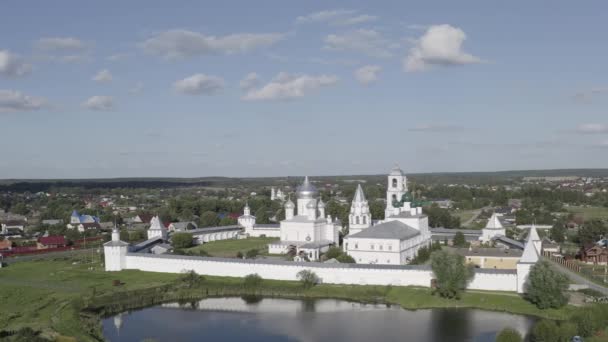 Pereslavl-Zalessky, Ryssland. Nikitskij kloster - Klostret Pereslavl stiftet i den rysk-ortodoxa kyrkan. 4K — Stockvideo