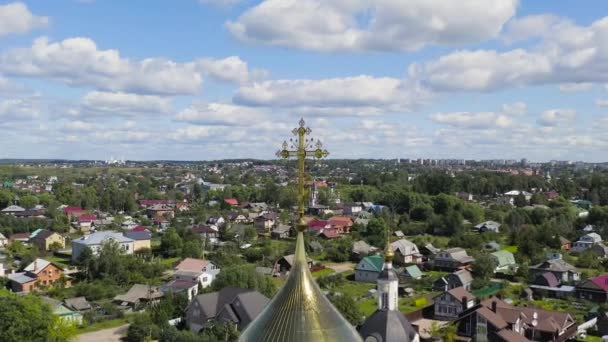 Pereslavl-Zalessky, Russia. Monastero di San Nicola Pereslavskij. Tempo nuvoloso, estate. 4K — Video Stock