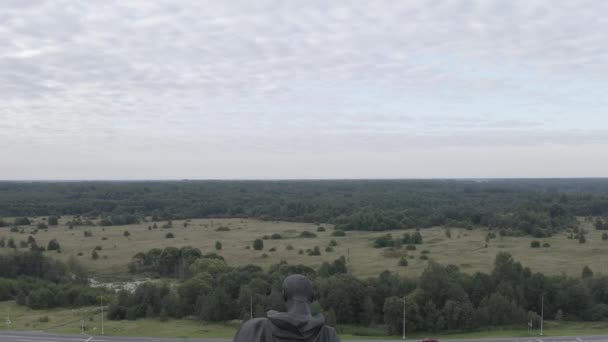 Rzhev, Rússia. O Memorial de Rzhev ao Soldado soviético dedica-se à memória de soldados soviéticos que morreram em batalhas perto de Rzhev em 1942-1943. 4K — Vídeo de Stock