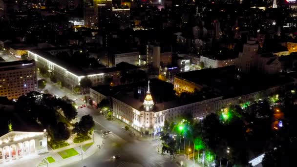 ロシアのヴォロネジ。レーニン広場。塔と時計付きの家。ヴォロネジホテル。街の夜景。4K — ストック動画