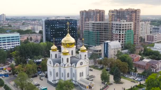 克拉斯诺达尔，俄罗斯。圣亚历山大内夫斯基大教堂空中风景。4K — 图库视频影像