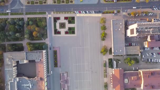 Stavropol, Rusya. Şehrin merkez meydanı. Gün batımı zamanı. 4K — Stok video